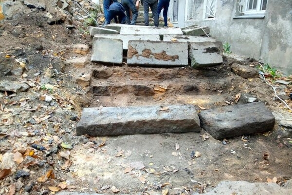 На Молдаванке отремонтируют старинную лестницу: ее признали аварийной