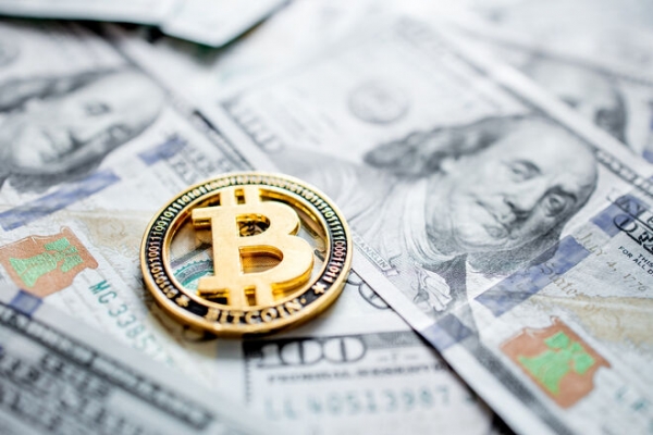 
После рекордного роста биткоин обвалился на 90% – на бирже произошел сбой: прогноз на неделю
