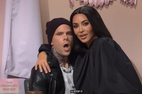 Ким Кардашьян удивила самоиронией на шоу Saturday Night Live