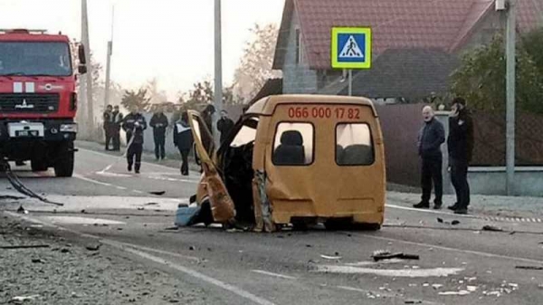 На Закарпатье автомобиль врезался в эвакуатор и загорелся: четверо погибших