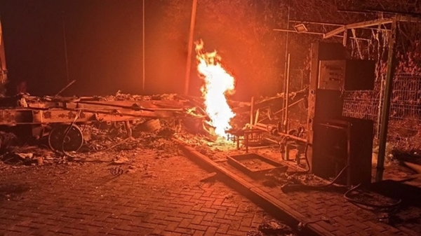 Взрыв на АЗС под Харьковом попал на видео: пожар тушат второй день