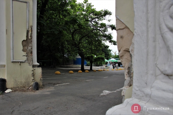 Возле Ланжероновской арки отремонтируют тротуар и дорогу: что будут делать за 10 миллионов