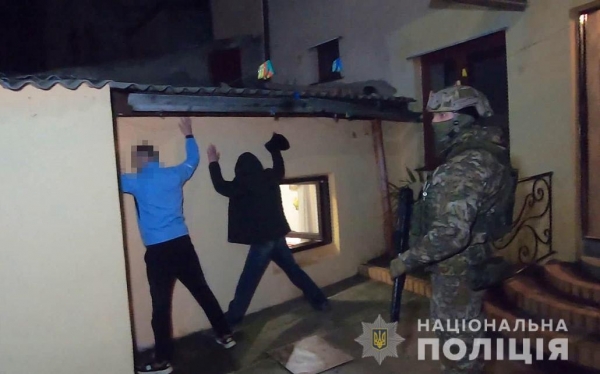 Мать и дочь из Одессы зарабатывали по 400 тысяч в месяц на метадоне, «травке» и опие  
