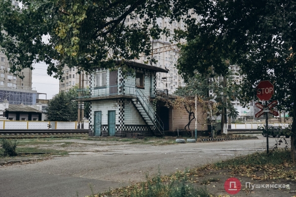 Нетуристическая Одесса, часть 2: смесь старого города и промзоны на Сахалинчике. Фоторепортаж