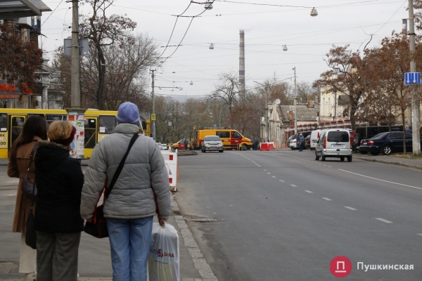 На Пастера прорвало газовую трубу: движение частично перекрыли. Фото