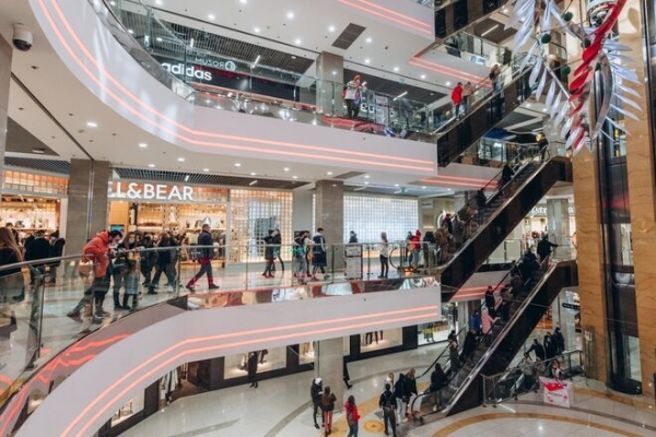 
Посещаемость ТРЦ в "красных" зонах сократилась на 25-70%
