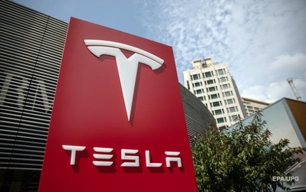Маск спросил совета о продаже акций Tesla 