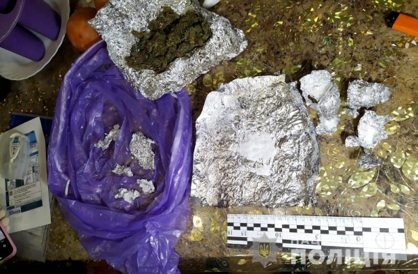 Мать и дочь из Одессы зарабатывали по 400 тысяч в месяц на метадоне, «травке» и опие  