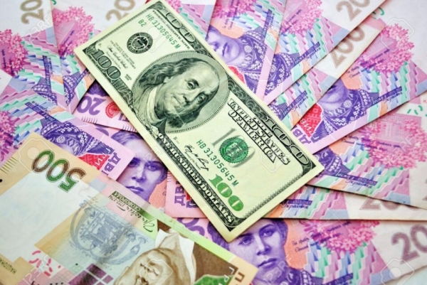 Курс доллара упал до минимума с марта 2020 года