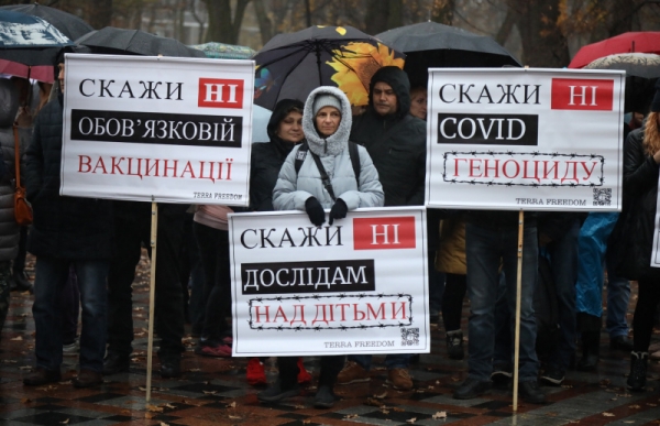 Под Радой митингуют антивакцинаторы: Киев остановился в пробках