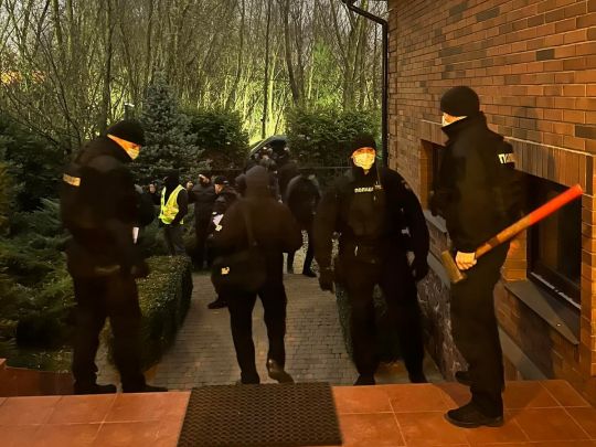 Прокуратура та ДБР навідалися о 6 ранку до скандального нардепа Ківи