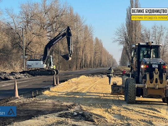 «Велике будівництво»: вперше за 50 років ремонтують трасу Н-23 біля Апостолового на Дніпропетровщині