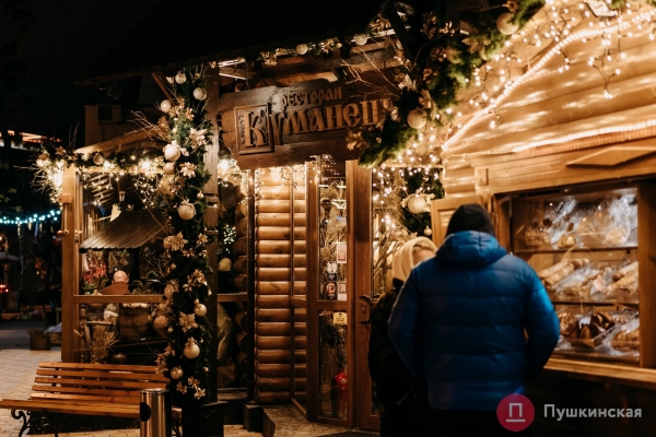 Большая прогулка по предновогодней Одессе: как город нарядился к праздникам. Фоторепортаж