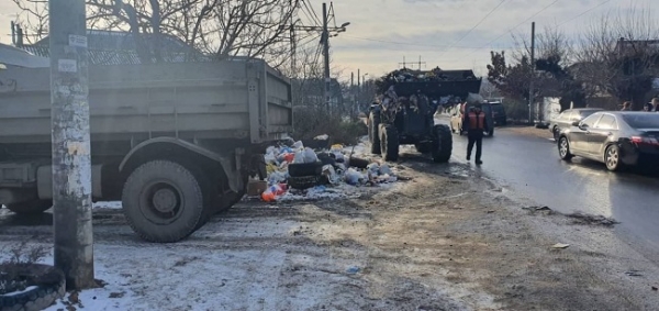 Жители Крайней улицы еженедельно создают помойку у своих домов