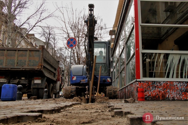 Большие «тротуарные» раскопки в центре Одессы: зачем они нужны и когда закончатся. Фото