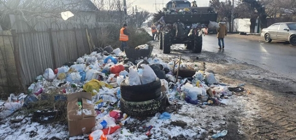 Жители Крайней улицы еженедельно создают помойку у своих домов