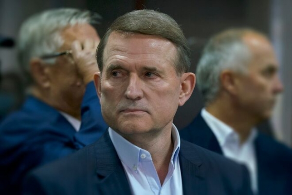 
Пока Зеленский угрожает Путину силой армии, Медведчук пытается уберечь Украину от войны с Россией, – Ковальчук
