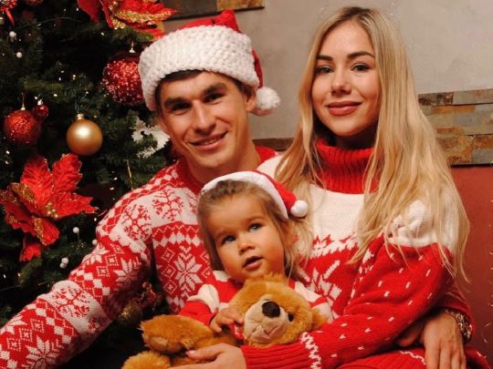 Привітав трьома мовами: милі різдвяні фото сім'ї футболіста збірної України