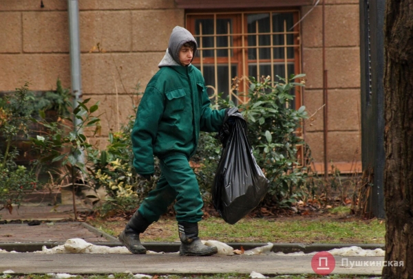 Позитив, несмотря на погоду: как центр Одессы встретил первое утро нового года. Фоторепортаж