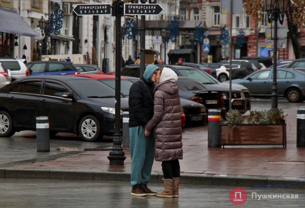 Позитив, несмотря на погоду: как центр Одессы встретил первое утро нового года. Фоторепортаж