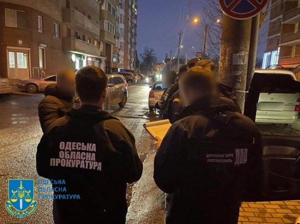 Одесские пожарные вымогали 400 долларов и 3000 гривен у владельца автозаправки