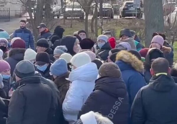 В Одессе митингуют против космических тарифов на отопление В Одессе митингуют против космических тарифов на отопление