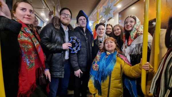 Трамваи и электробусы проехались рождественским парадом по Одессе. Фото