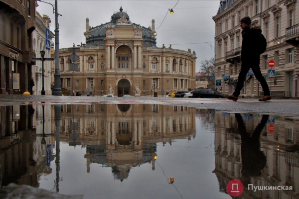 Позитив, несмотря на погоду: как центр Одессы встретил первое утро нового года. Фоторепортаж