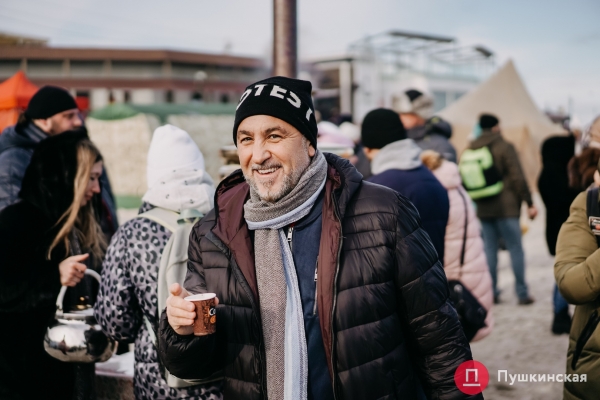 Тысячи людей, хорошая погода и запах глинтвейна: как в Одессе проходит Крещение. Фоторепортаж