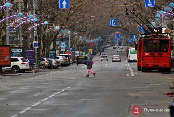 Позитив, несмотря на погоду: как центр Одессы встретил первое утро нового года. Фоторепортаж