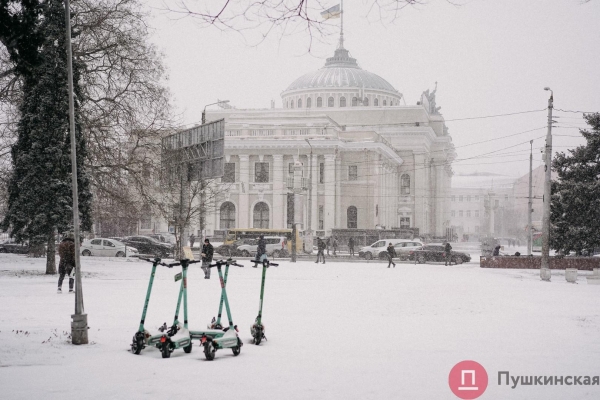 Как Одесса и одесситы встретили первый настоящий снегопад 2022 года. Большой фоторепортаж