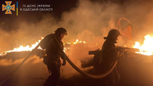 Ночью под Одессой полыхали строящиеся дома — тушили четыре десятка пожарных