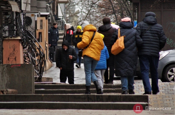 Позитив, несмотря на погоду: как центр Одессы встретил первое утро нового года. Фоторепортаж