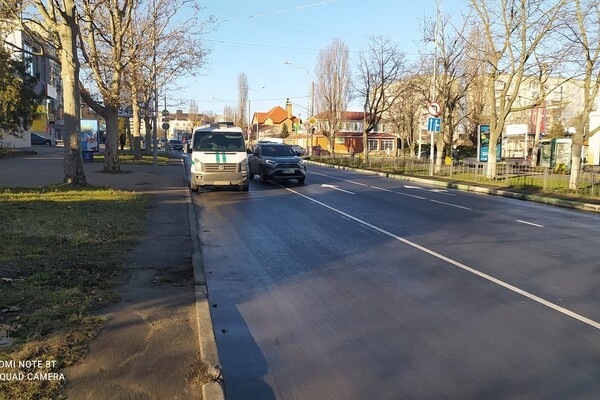 Новый год у автохамов в Одессе: свежая фотоподборка плохой парковки 