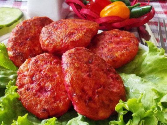 М'ясні котлети з буряком: оригінальний рецепт корисного перекусу
