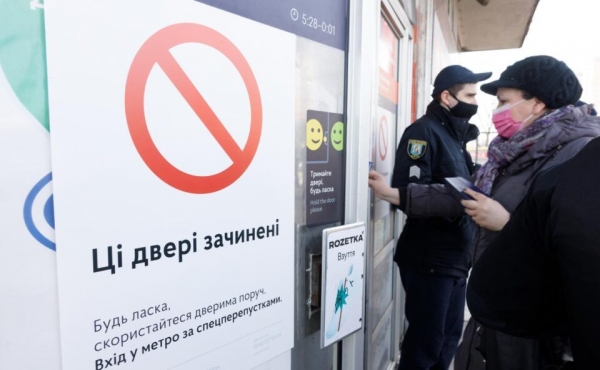 «Омикрон» наступает: чем грозит новая волна коронавируса