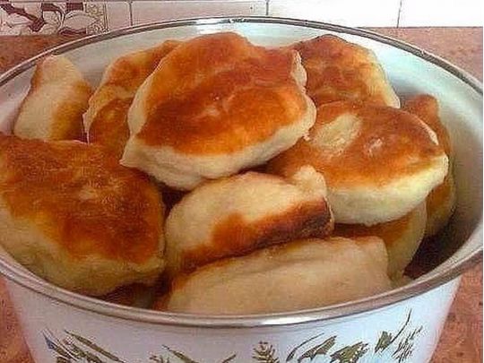 Тісто за 5 хвилин і довго не черствіють: рецепт м'яких та смачних пиріжків