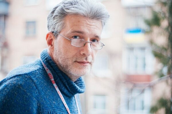 В Киеве в стиле 90-х напали на Андрея Куликова: ведущий рассказал о полученных травмах В Киеве в стиле 90-х напали на Андрея Куликова: ведущий рассказал о полученных травмах