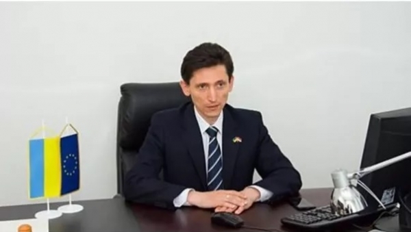 Сербские депутаты осадили украинского посла после его рассказа о нищете в Курске и бесплодии от «Спутника»
