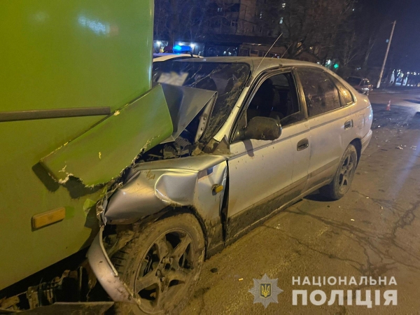 В Одессе пьяный водитель Toyota въехал в маршрутку: пострадали два человека, делом занимается полиция. Фото
