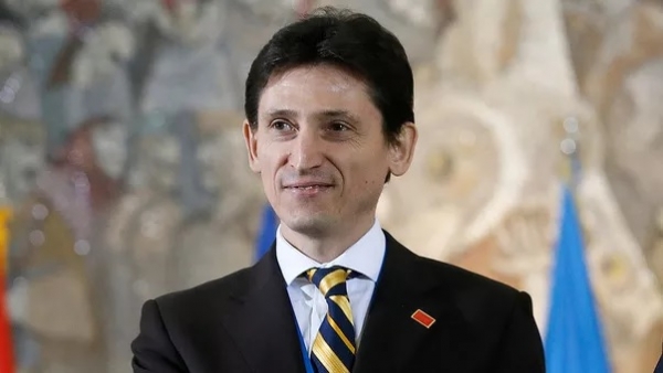 Сербские депутаты осадили украинского посла после его рассказа о нищете в Курске и бесплодии от «Спутника»