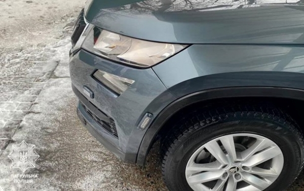 В Киеве Lexus столкнулся с полицейским "фантомом"