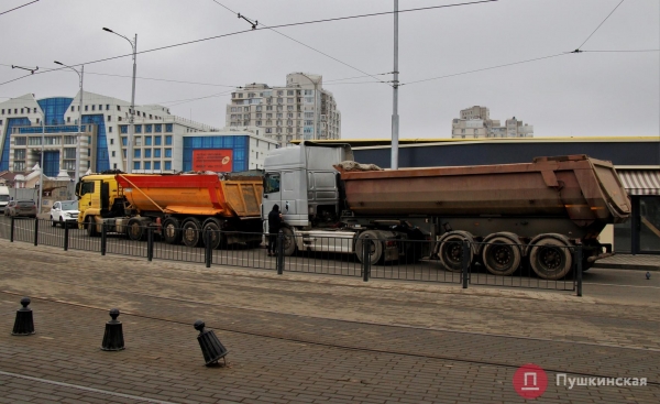 Реконструкция «Привоза»: что происходит на рынке и куда переехали рыбные ряды. Фото