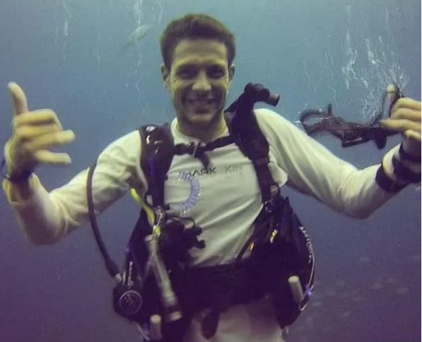 Акула на очах у пляжників на смерть роздерла чоловіка, який готувався до благодійного запливу