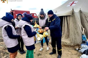 На границах с Румынией и Молдовой принимают беженцев: им все помогают 