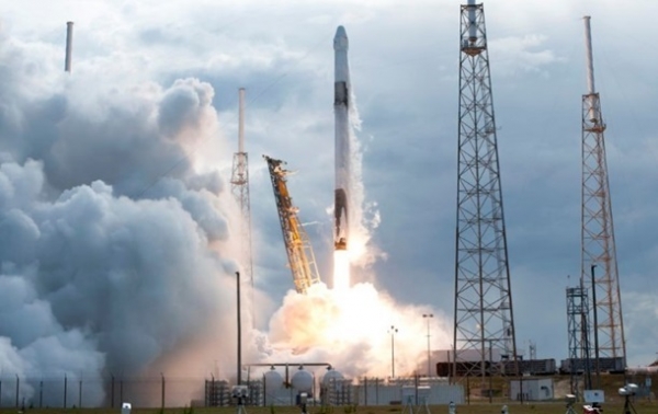 SpaceX показала видео запуска Falcon 9