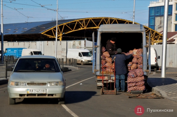 Реконструкция «Привоза»: что происходит на рынке и куда переехали рыбные ряды. Фото