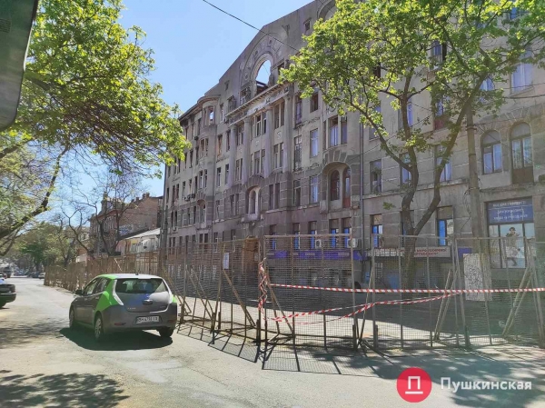 Біля будинку Асвадурова на Троїцький відкрили рух автомобілів: вулиця була закрита 2 роки