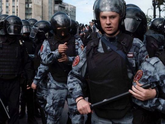 Під Гостомелем зазнала втрат елітна дивізія Росгвардії — та, що розганяє протести у Москві