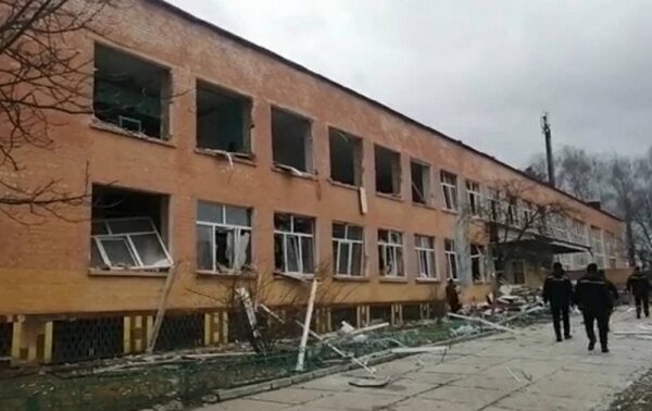 Удар по Чернигову: разрушены школы и жилые дома Удар по Чернигову: разрушены школы и жилые дома